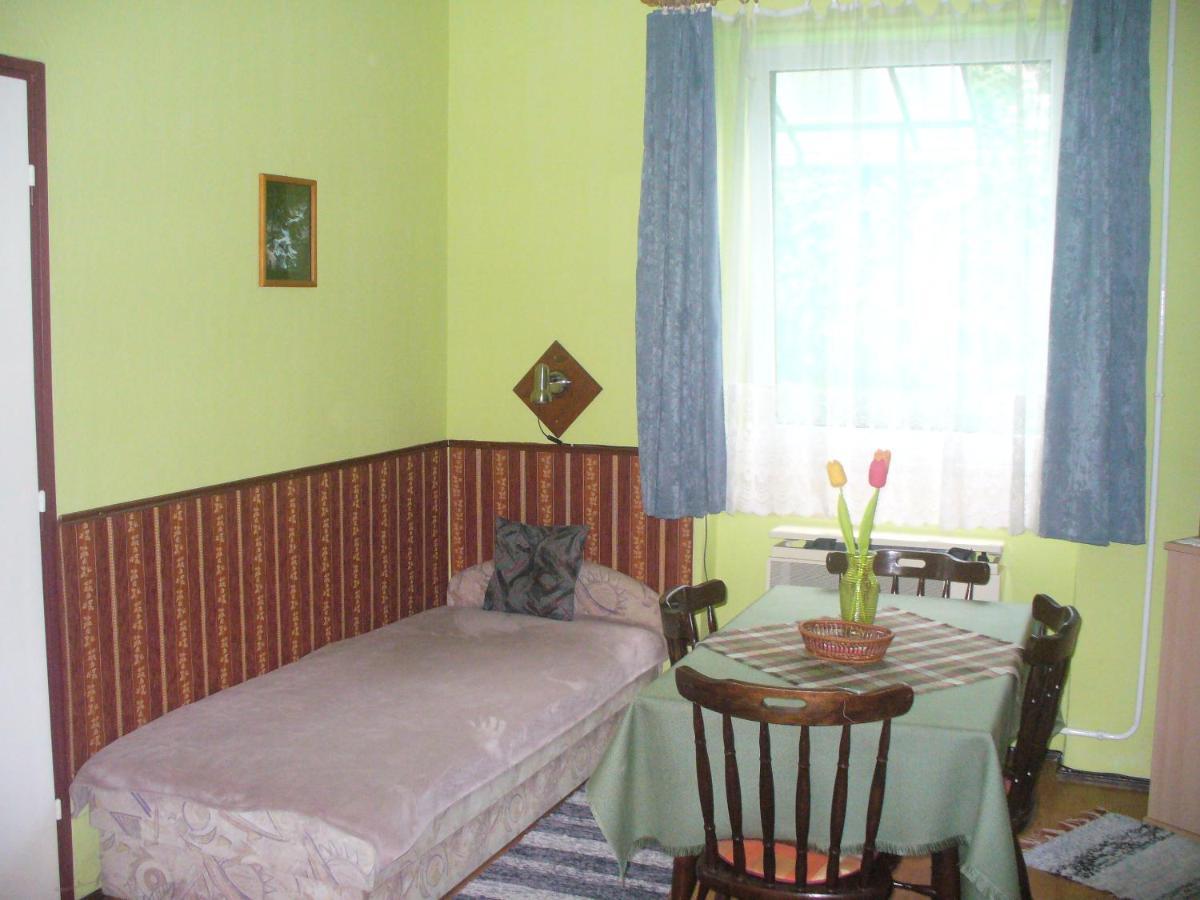 Pleiveisz Apartman Sarvar Ngoại thất bức ảnh