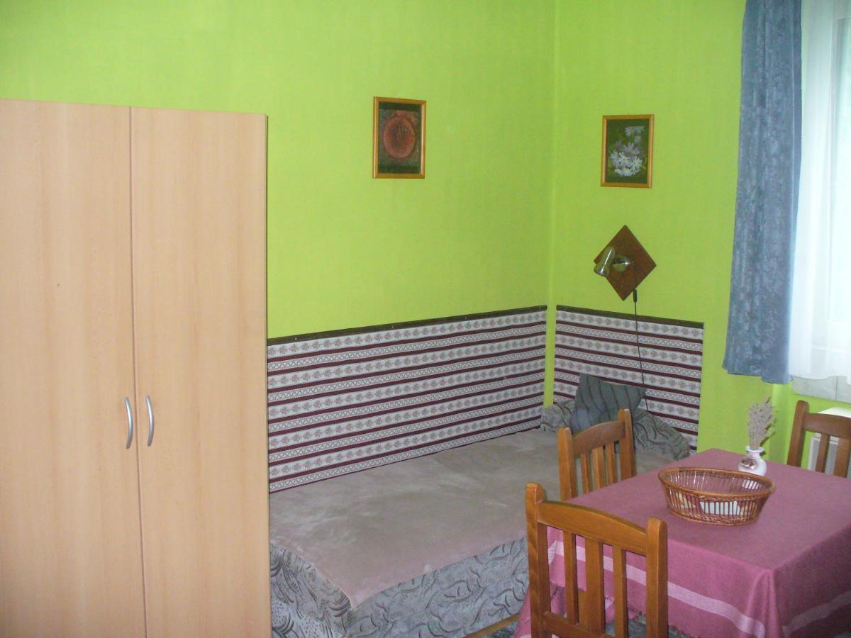 Pleiveisz Apartman Sarvar Ngoại thất bức ảnh